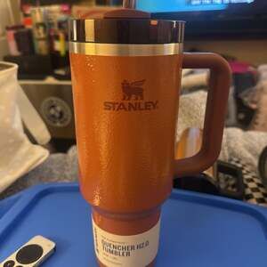 Stanley Quencher H2.0 FlowState Tumbler 40oz Hammertone Clay